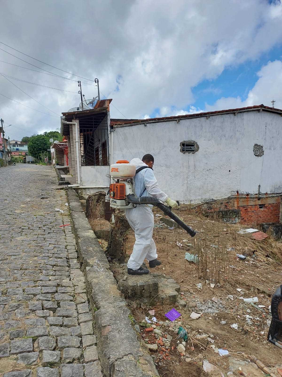 Camacã: Agentes de Endemias seguem com os serviços de Bloqueio Espacial no combate ao mosquito transmissor da Dengue

